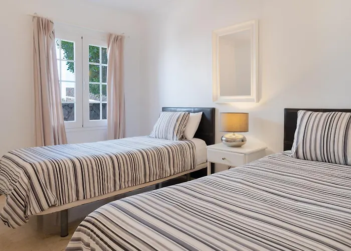 Charlana By Buenavilla فيلة